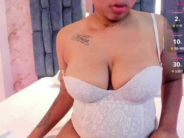 EmmaRobertshot webcam