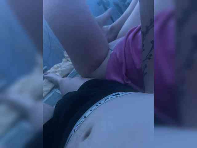 FoxyWhite77 webcam