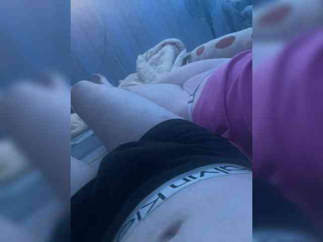 FoxyWhite77 webcam