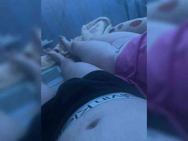 FoxyWhite77 webcam