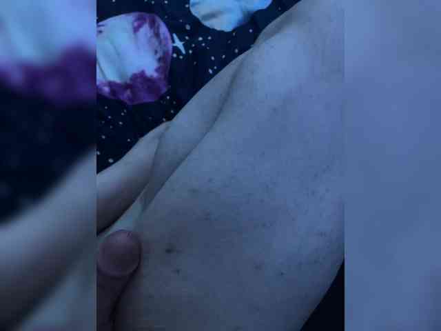 FoxyWhite77 webcam