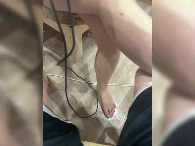 FoxyWhite77 webcam