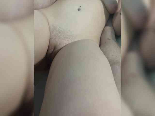 FoxyWhite77 webcam