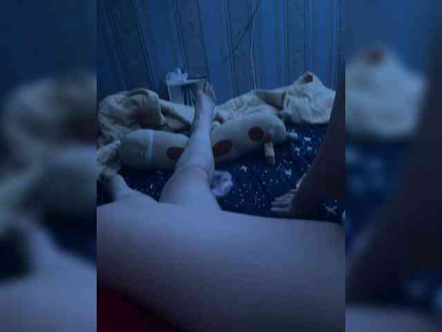 FoxyWhite77 webcam