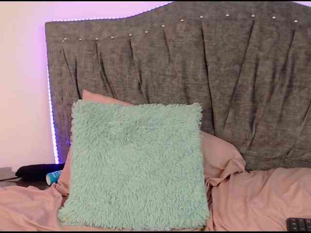 nikky-and-yaya webcam