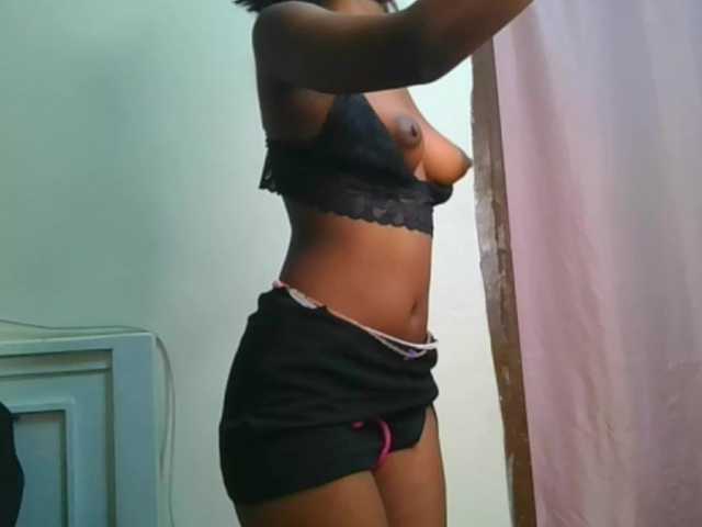 Hornylisa's BongaCams show and profile