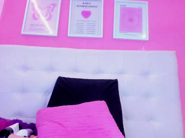 Willow-Wright's BongaCams show and profile