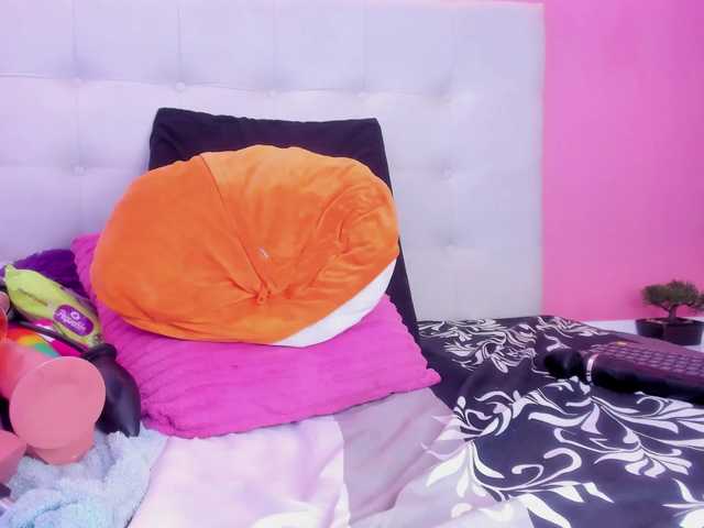 Willow-Wright's BongaCams show and profile