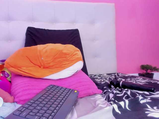 Willow-Wright's BongaCams show and profile