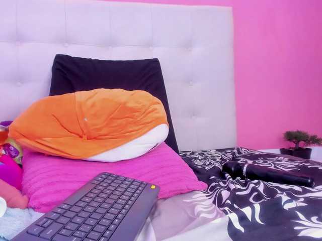 Willow-Wright's BongaCams show and profile