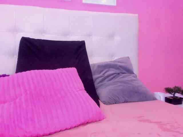 Willow-Wright Live Webcam on BongaCams