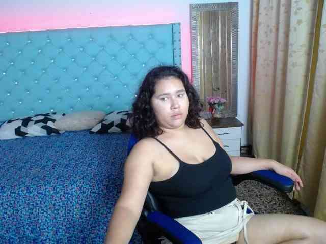 Camila-curvy18 webcam