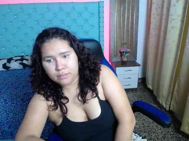 Camila-curvy18 webcam