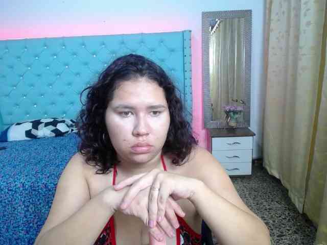Camila-curvy18 webcam