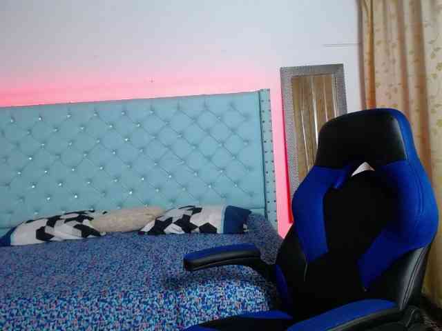 Camila-curvy18 webcam