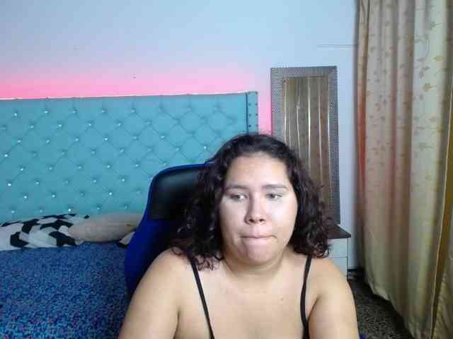 Camila-curvy18 webcam