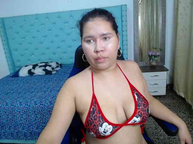 Camila-curvy18 webcam