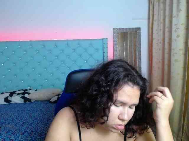 Camila-curvy18 webcam
