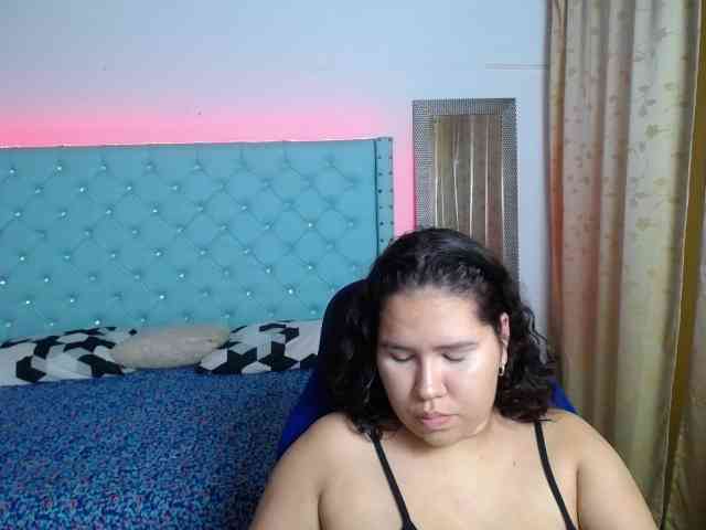 Camila-curvy18 webcam