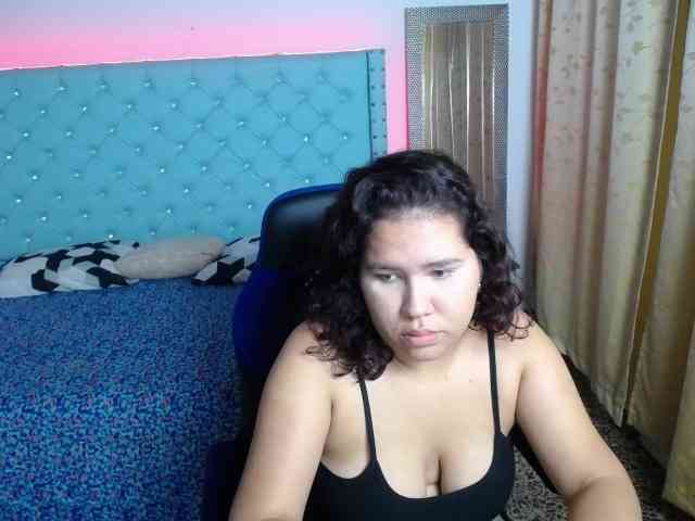Camila-curvy18 webcam