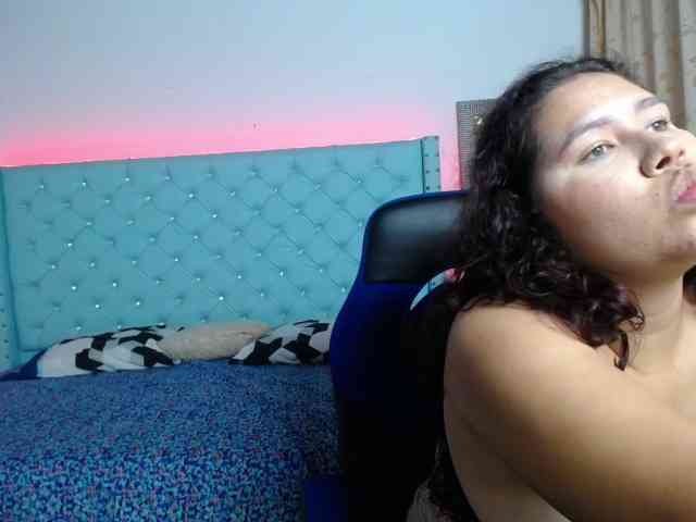 Camila-curvy18 webcam