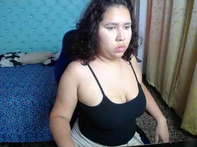 Camila-curvy18 webcam