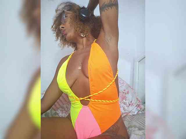 CinnamonGirlBR webcam