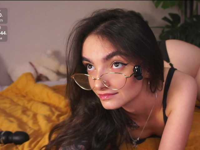 Morena-Dolcce's BongaCams show and profile