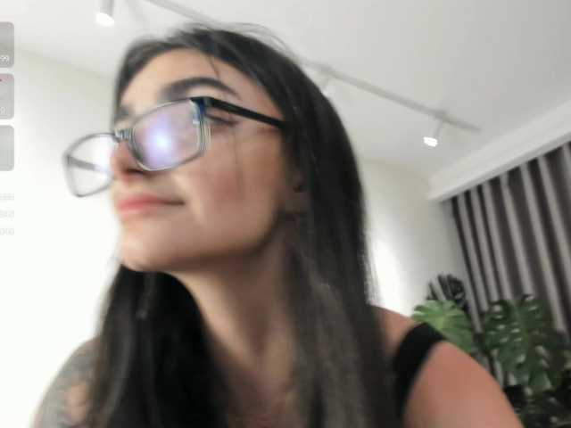 Morena-Dolcce's BongaCams show and profile