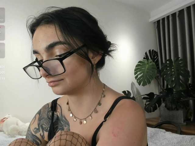 Morena-Dolcce's BongaCams show and profile