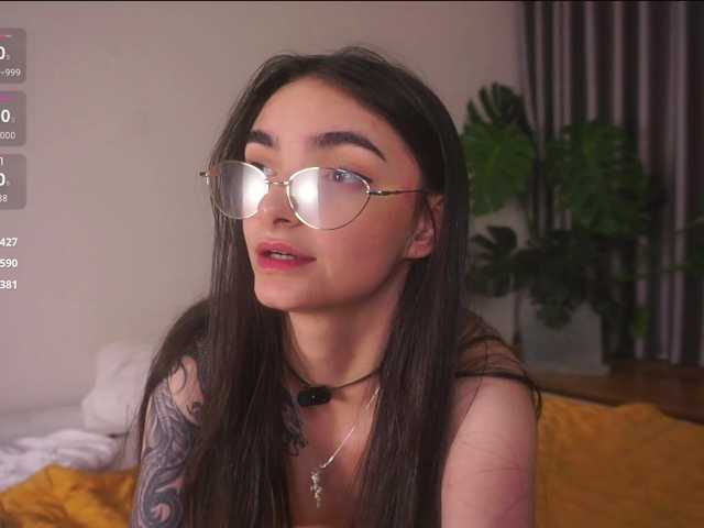 Morena-Dolcce's BongaCams show and profile