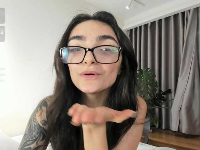 Morena-Dolcce's BongaCams show and profile