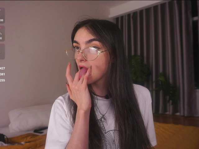 Morena-Dolcce's BongaCams show and profile