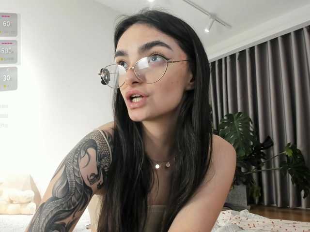 le modèle Morena-Dolcce est en webcam porno dans un show sur le site bongacams, il possède les tags suivants: White/Caucasian,Brunette,Shaved