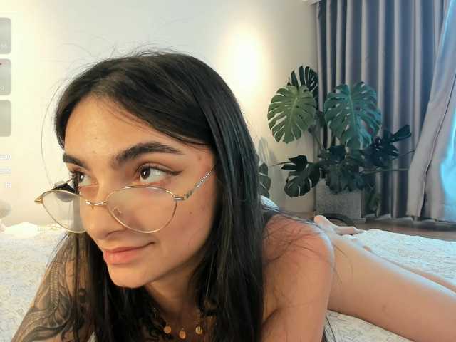 Morena-Dolcce's BongaCams show and profile