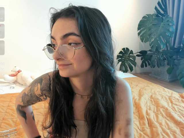 Morena-Dolcce's BongaCams show and profile