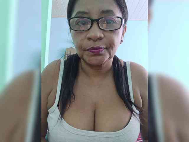 Lucerito17 webcam
