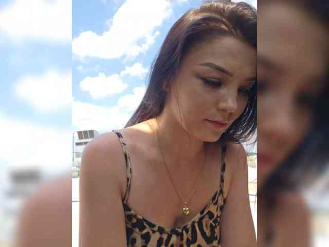AlleSquirtStreetQueen webcam