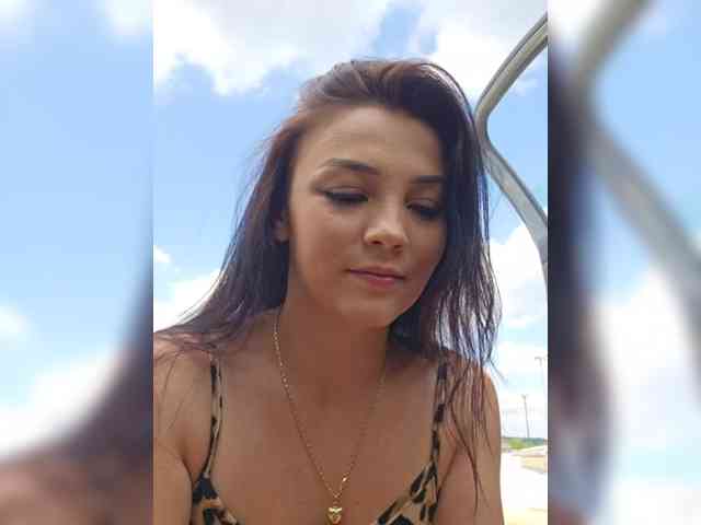 AlleSquirtStreetQueen webcam