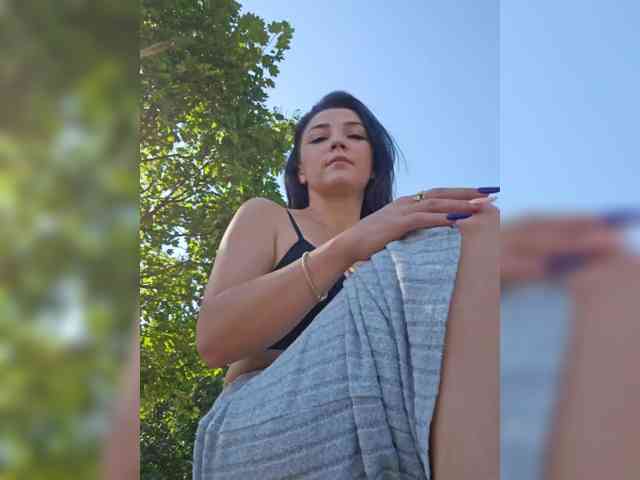 AlleSquirtStreetQueen webcam