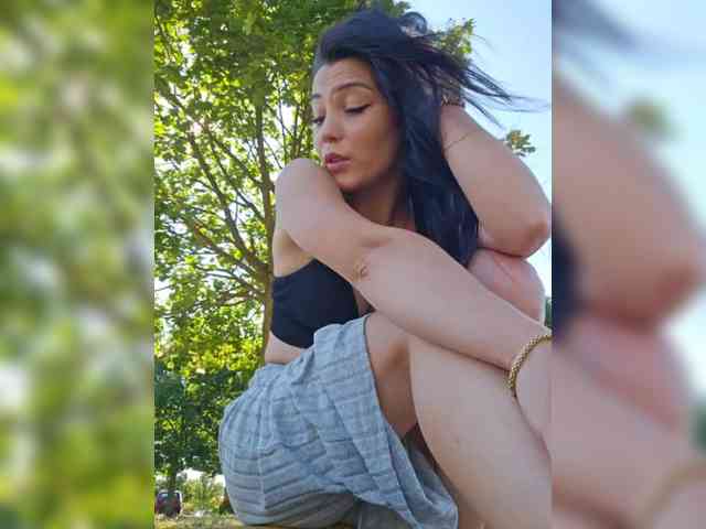 AlleSquirtStreetQueen webcam