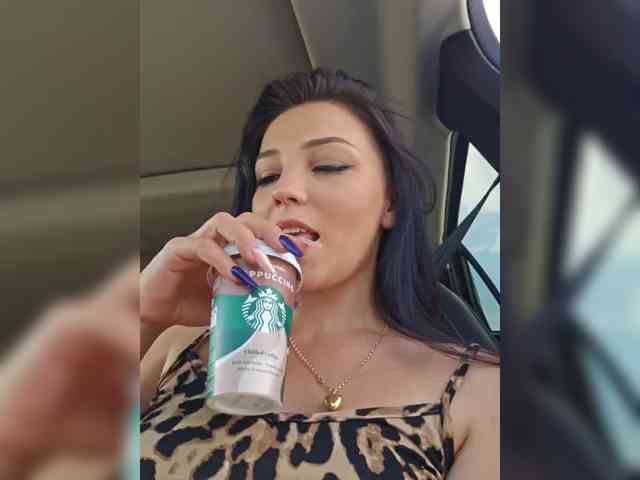 AlleSquirtStreetQueen webcam