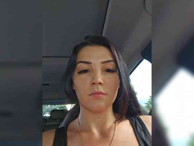 AlleSquirtStreetQueen webcam