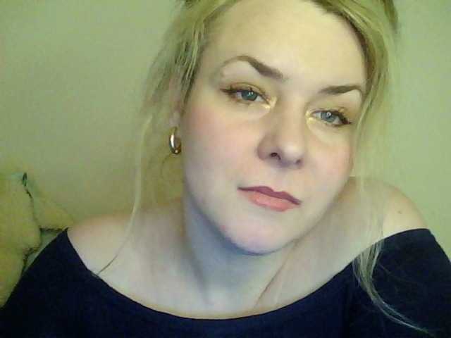 HollyLaPretty's BongaCams show and profile