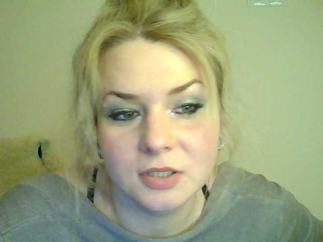 HollyLaPretty's BongaCams show and profile