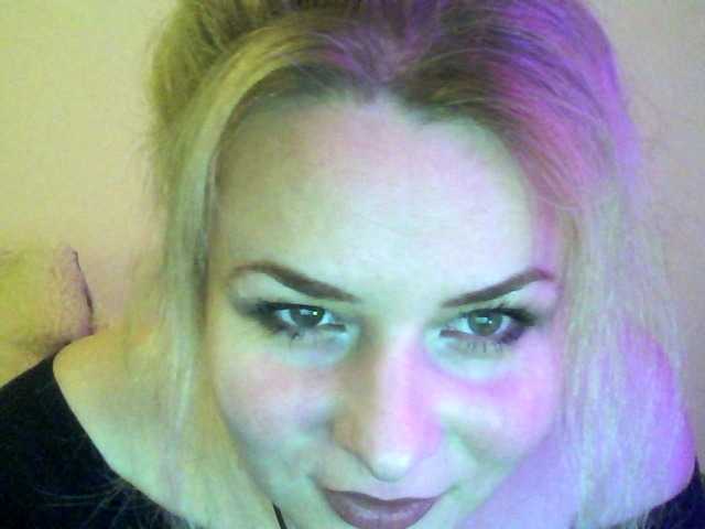 HollyLaPretty's BongaCams show and profile