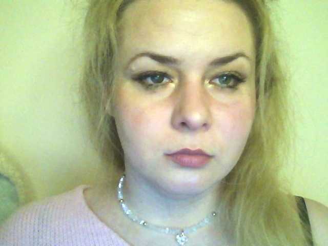 HollyLaPretty's BongaCams show and profile