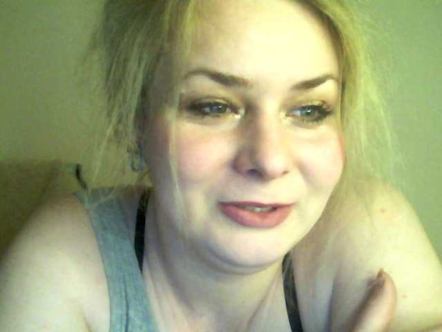 HollyLaPretty's BongaCams show and profile