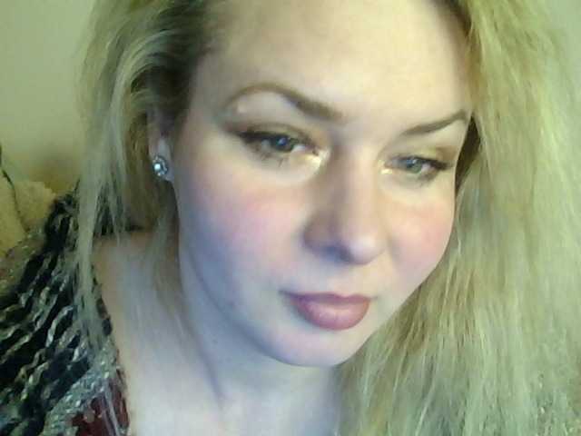 HollyLaPretty's BongaCams show and profile