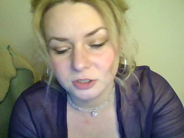 HollyLaPretty's BongaCams show and profile